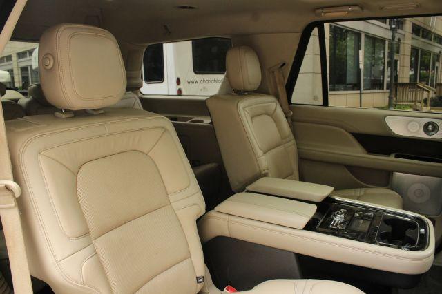 Photo of 2018 White Lincoln Navigator