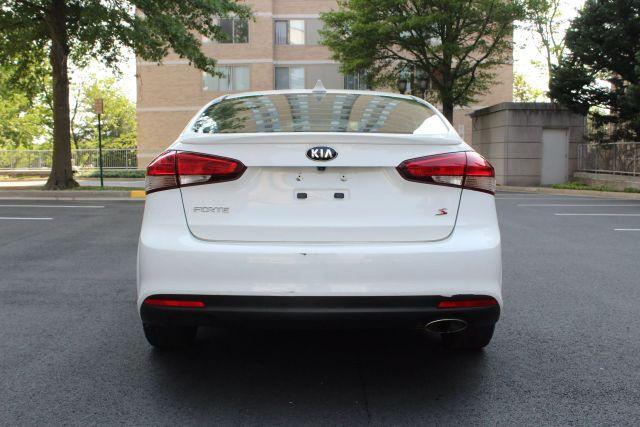 Photo of 2018 White Kia Forte