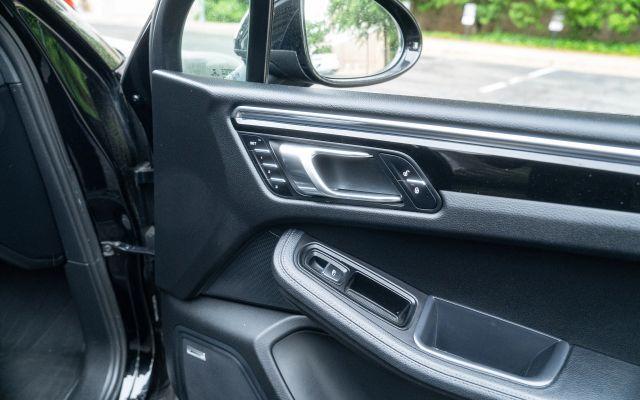 Photo of 2016 Black Porsche Macan