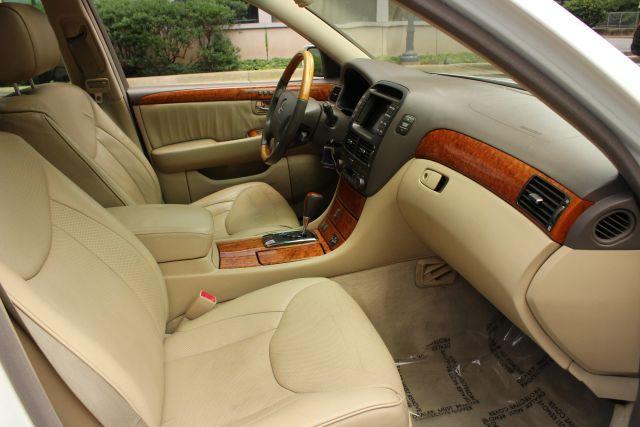 Photo of 2005 White Lexus LS 430