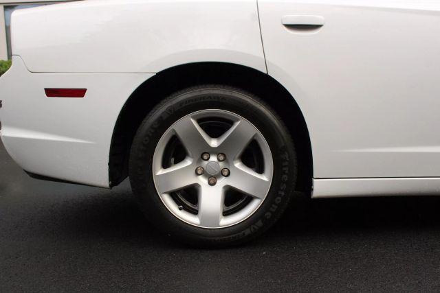 Photo of 2014 White Dodge Charger