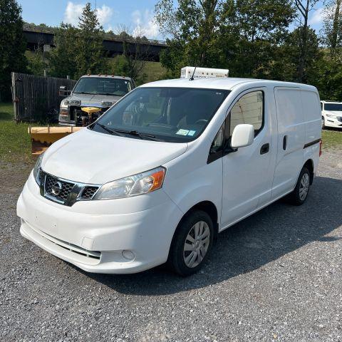 Photo of 2017 Cloud White Nissan NV200