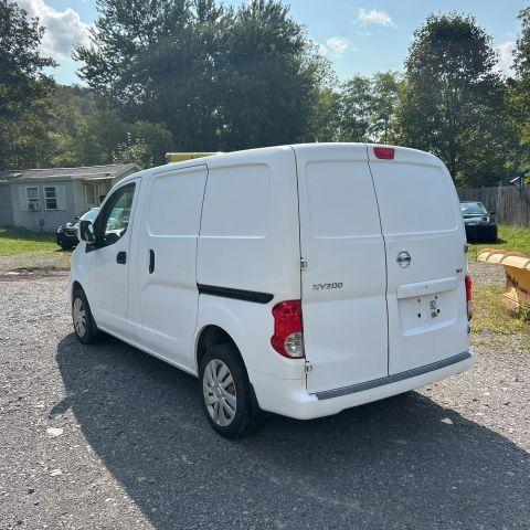 Photo of 2017 Cloud White Nissan NV200