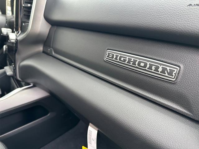 Photo of 2025 Diamond Black Crystal Pearlcoat RAM 1500