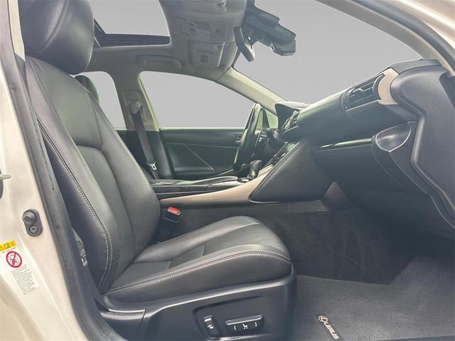 Photo of 2018 Ultra White Lexus IS 300