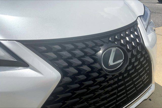 Photo of 2019 Eminent White Pearl Lexus UX 200