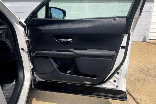 Photo of 2019 Eminent White Pearl Lexus UX 200