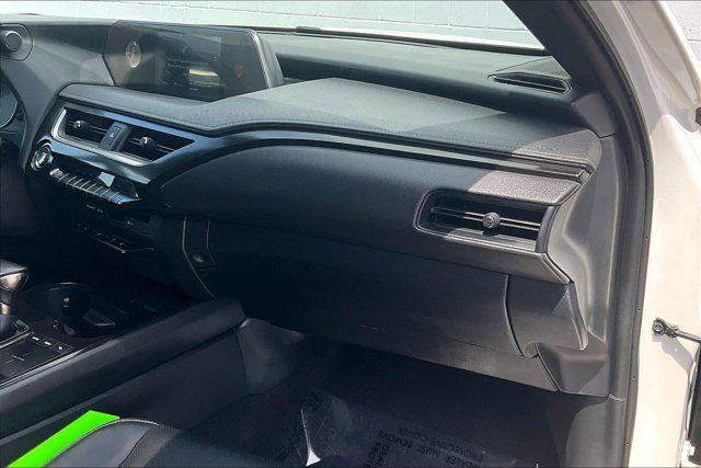 Photo of 2019 Eminent White Pearl Lexus UX 200