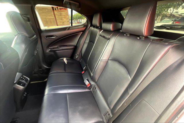 Photo of 2019 Eminent White Pearl Lexus UX 200