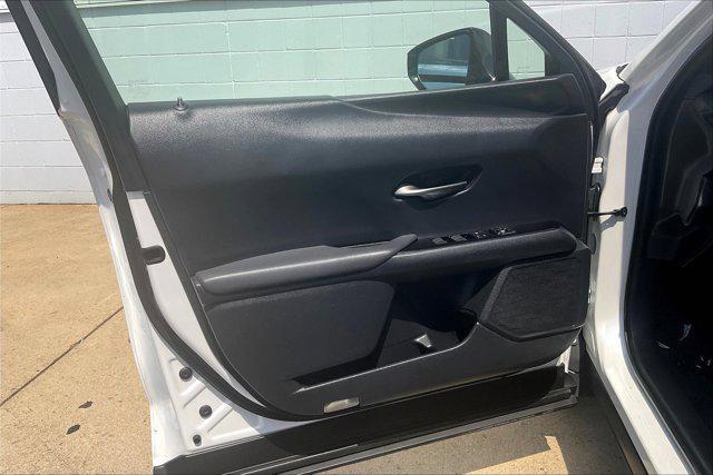 Photo of 2019 Eminent White Pearl Lexus UX 200