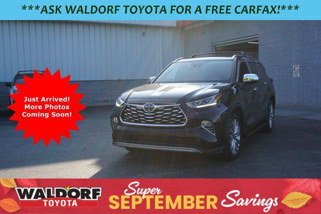 Photo of 2023 Midnight Black Metallic Toyota Highlander
