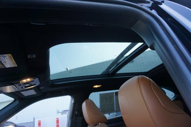 Photo of 2023 Midnight Black Metallic Toyota Highlander