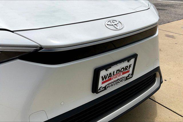 Photo of 2024 Wind Chill Pearl w/Black Roof Toyota bZ4X
