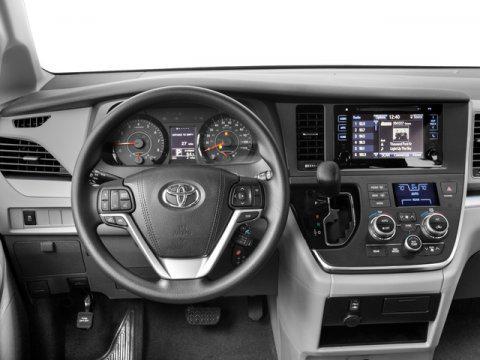 Photo of 2017 Super White Toyota Sienna