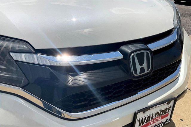 Photo of 2016 White Diamond Pearl Honda CR-V