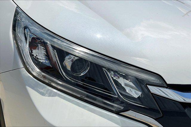 Photo of 2016 White Diamond Pearl Honda CR-V