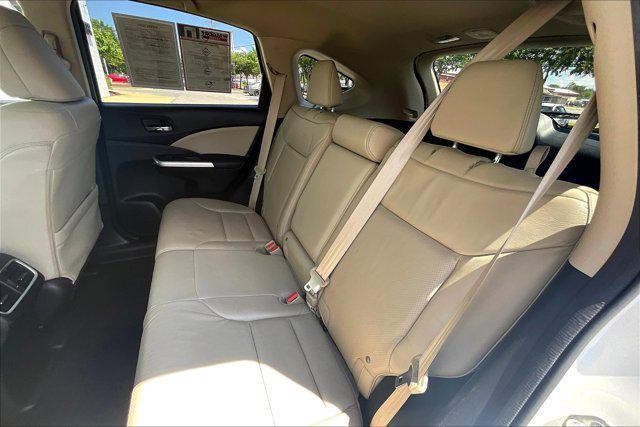 Photo of 2016 White Diamond Pearl Honda CR-V
