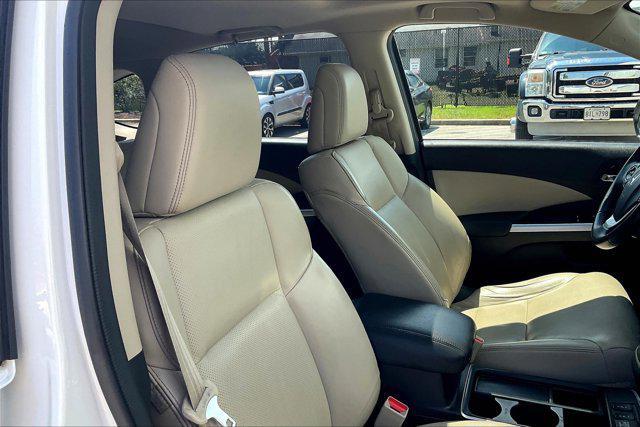 Photo of 2016 White Diamond Pearl Honda CR-V