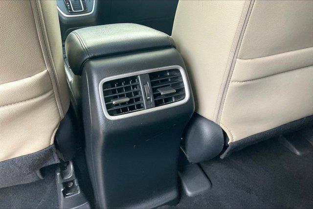 Photo of 2016 White Diamond Pearl Honda CR-V