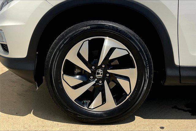 Photo of 2016 White Diamond Pearl Honda CR-V