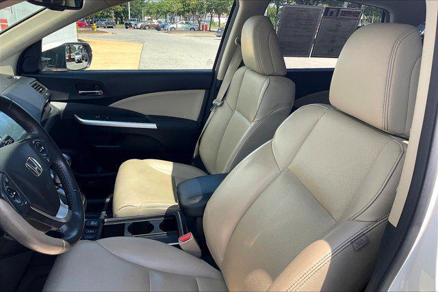 Photo of 2016 White Diamond Pearl Honda CR-V