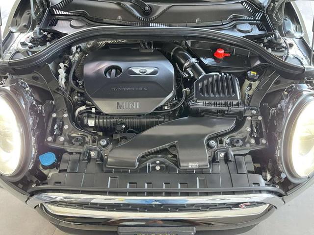 Photo of 2017 Moonwalk Gray Metallic MINI Clubman