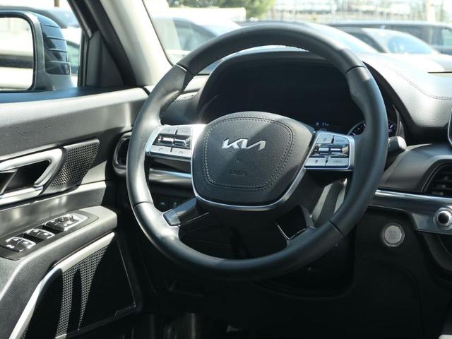 Photo of 2022 Ebony Black Kia Telluride
