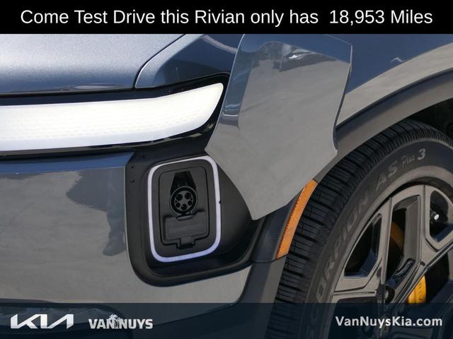 Photo of 2022 Gray Rivian R1T