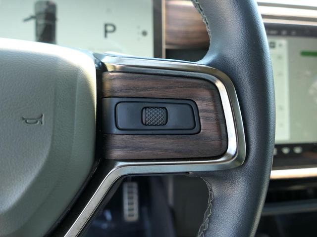 Photo of 2022 Gray Rivian R1T