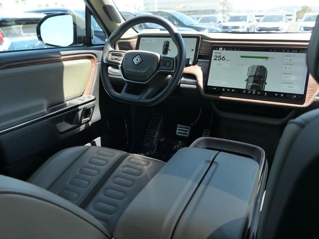 Photo of 2022 Gray Rivian R1T