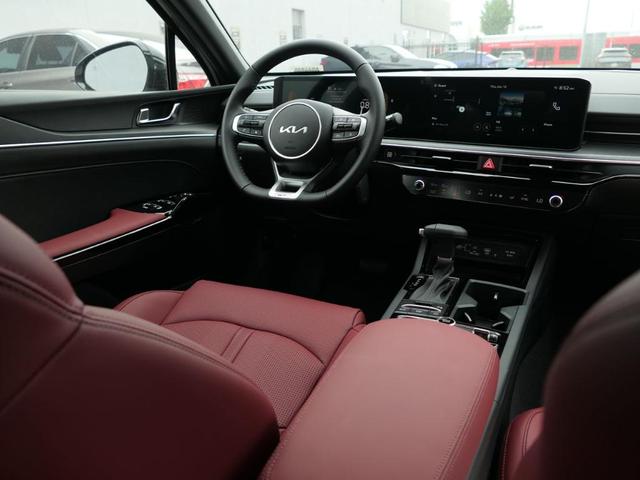 Photo of 2025 Wolf Gray Kia K5