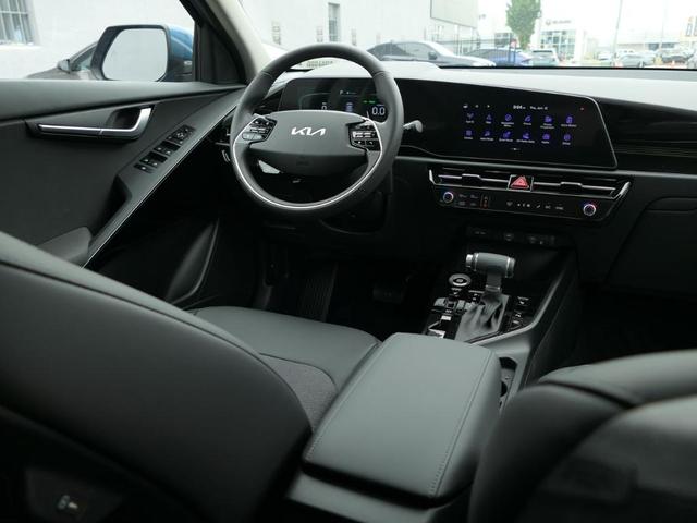 Photo of 2025 Mineral Blue Kia Niro