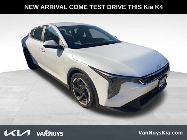 Photo of 2025 Snow White Pearl Kia K4