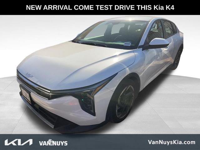 Photo of 2025 Snow White Pearl Kia K4