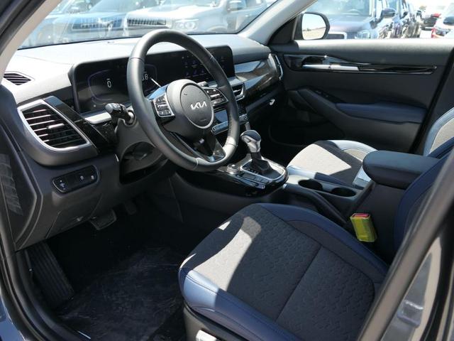 Photo of 2025 Gravity Gray Kia Seltos