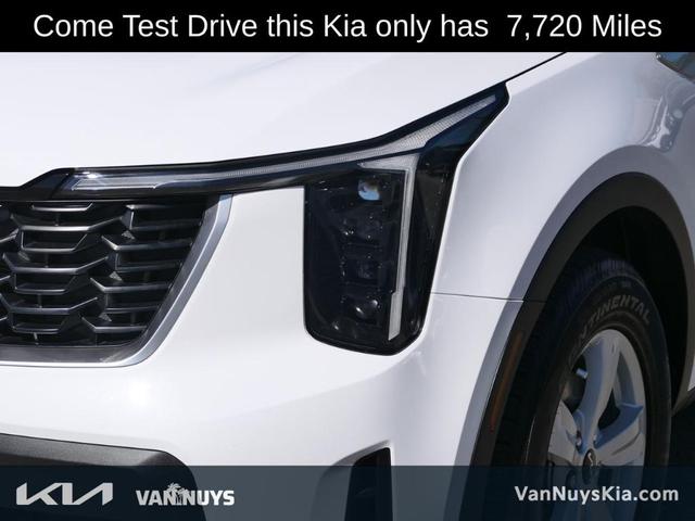 Photo of 2025 Glacial White Pearl Kia Sorento