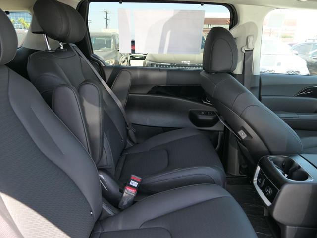 Photo of 2026 Aurora Black Pearl Kia Carnival Hybrid