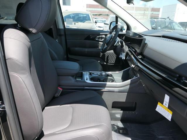 Photo of 2026 Aurora Black Pearl Kia Carnival Hybrid