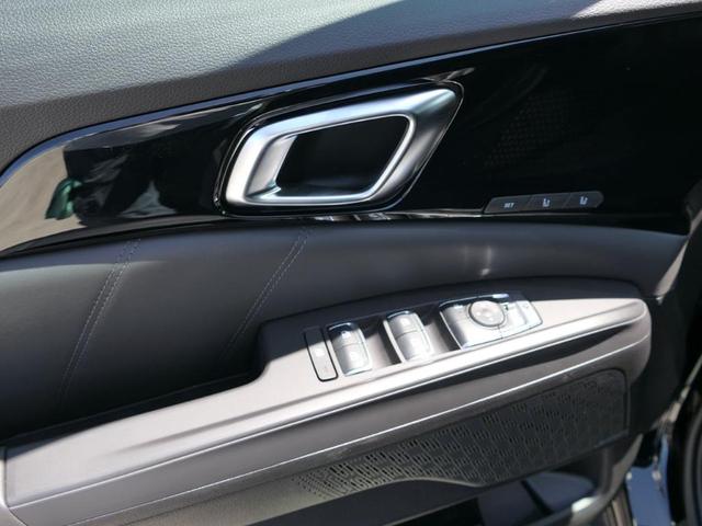 Photo of 2026 Aurora Black Pearl Kia Carnival Hybrid