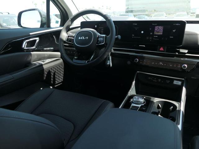 Photo of 2026 Aurora Black Pearl Kia Carnival Hybrid