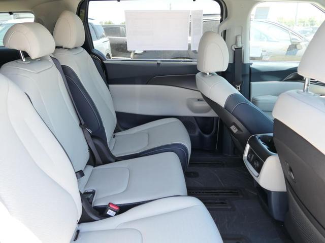 Photo of 2026 Ivory Silver Kia Carnival Hybrid