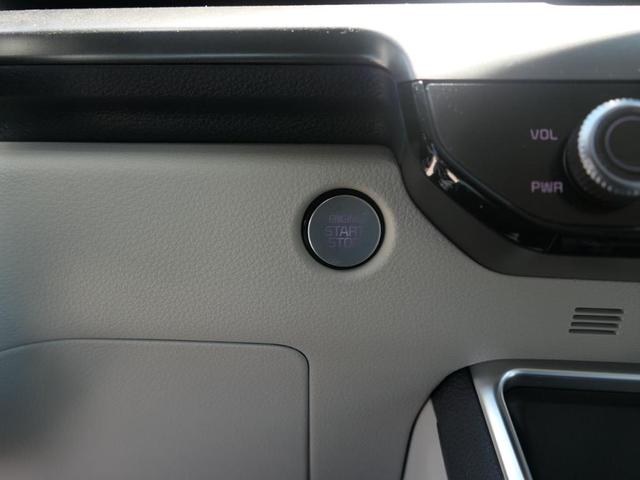Photo of 2026 Ivory Silver Kia Carnival Hybrid