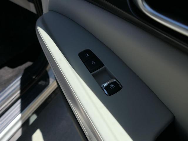 Photo of 2026 Ivory Silver Kia Carnival Hybrid
