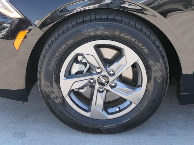 Photo of 2024 Ebony Black Kia K5