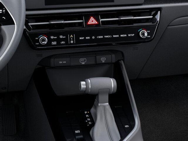 Photo of 2025 Snow White Pearl Kia Niro