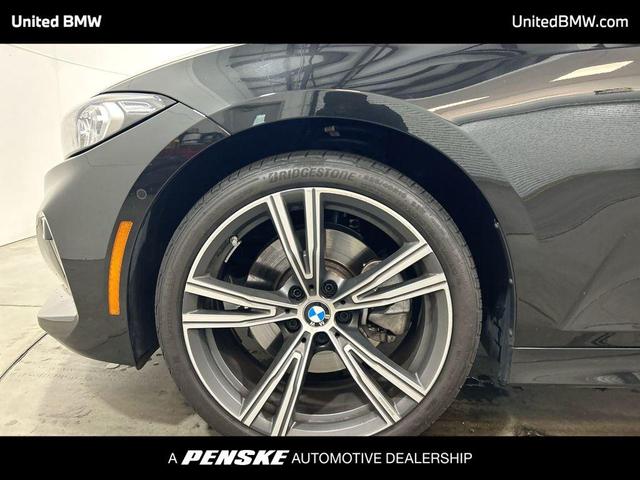 Photo of 2023 Black Sapphire Metallic BMW 330