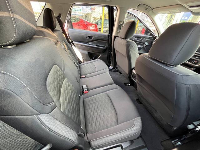 Photo of 2024 Black Nissan Pathfinder