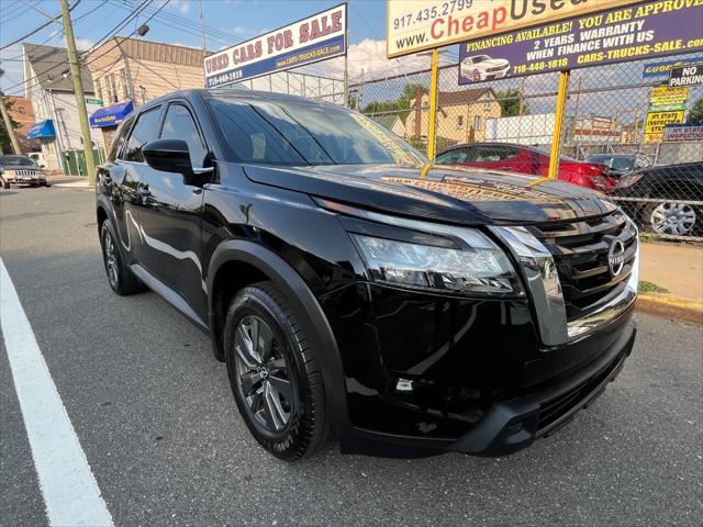 Photo of 2024 Black Nissan Pathfinder