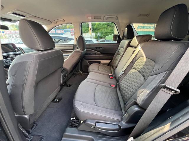 Photo of 2024 Black Nissan Pathfinder