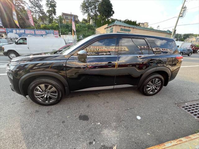 Photo of 2024 Black Nissan Pathfinder
